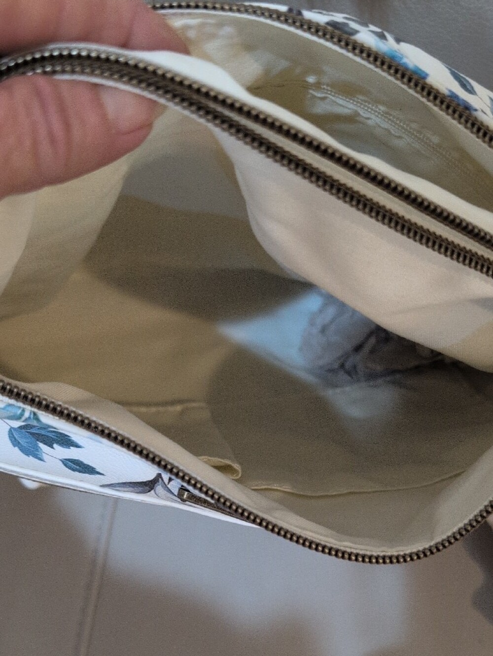 Stone Mountain Crossbody White And Pink Floral Print Vegan - Picture 12 of 14